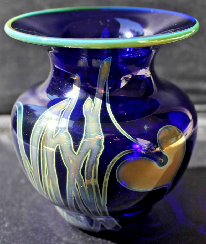 1988 Eric Brakken Iridescent Hearts, Vines Vase Signed Seattle Glasshouse Studio