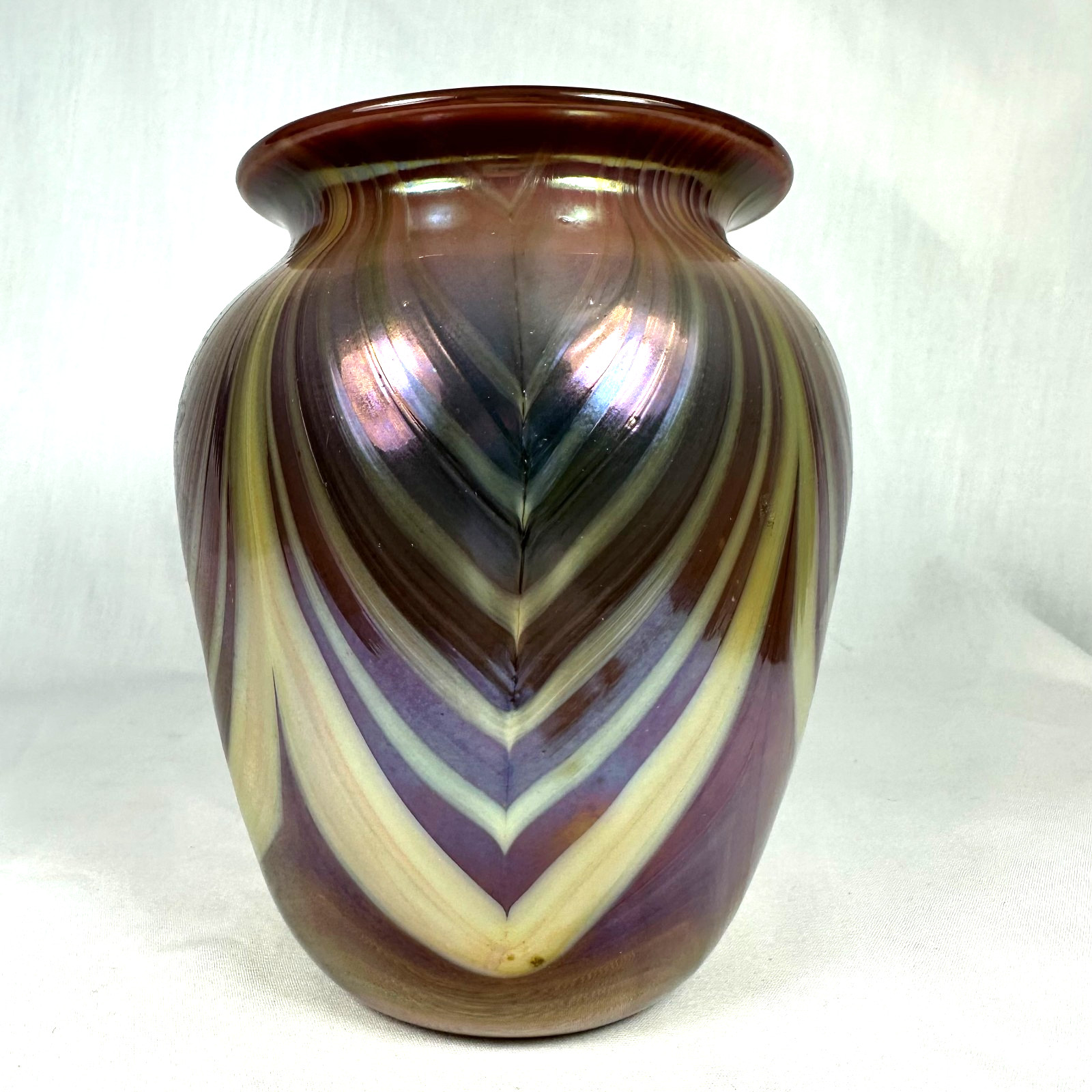 Charles Lotton 1972 Studio Art Glass Vase Iridescent Pulled Feather 5.75″