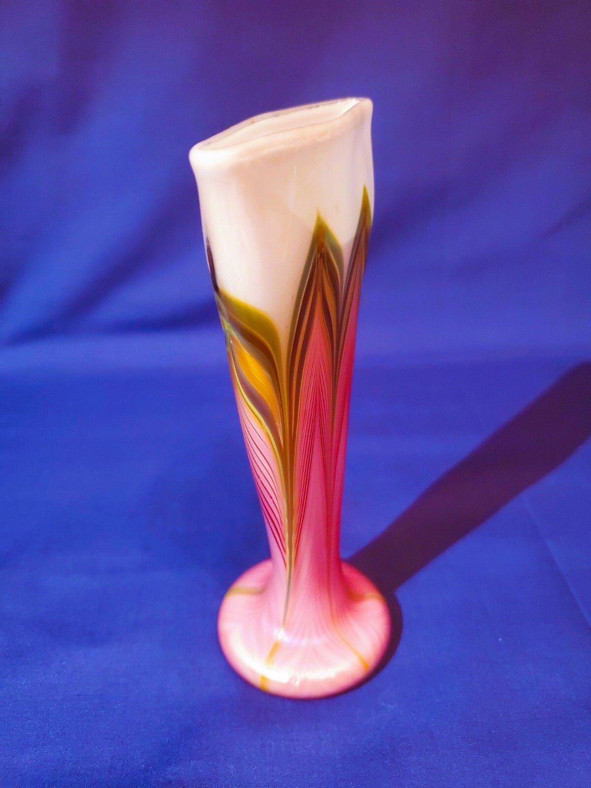 ZELLIQUE STUDIO Signed JOSEPH MOREL Opalescent Pulled Feather Art Glass Vase – 1