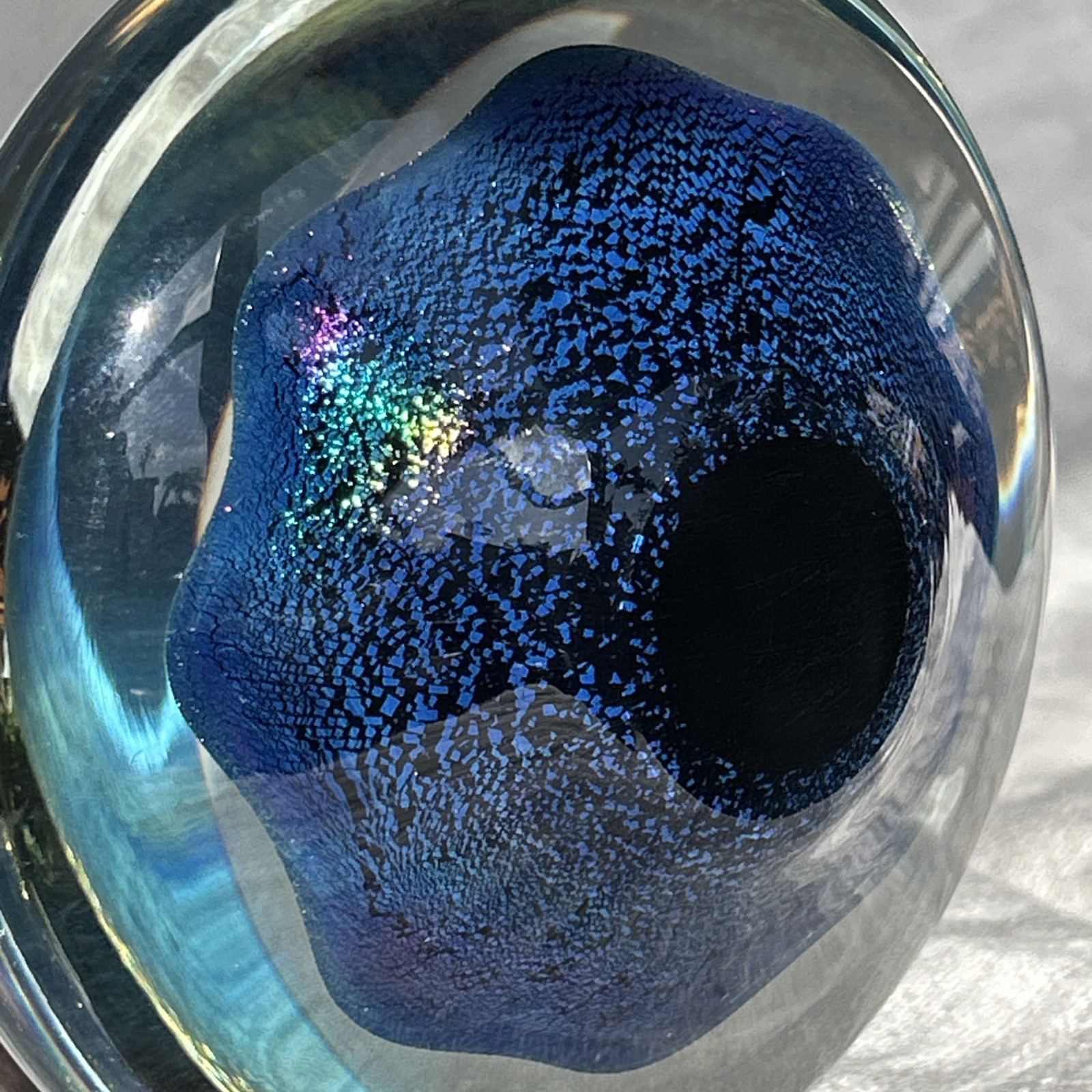 Signed EICKHOLT 1999 ART GLASS 4 1/4″ Paperweight 2 Positions Flower Blue Dichro