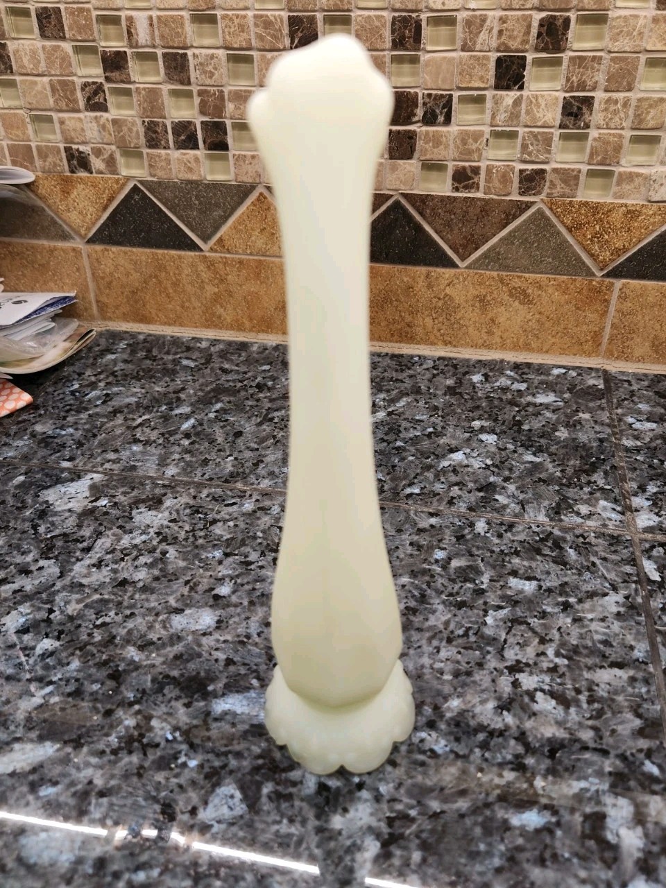 VINTAGE URANIUM VASELINE CUSTARD GLASS VASE RIBBED GLOWS BLACK LIGHT 8″