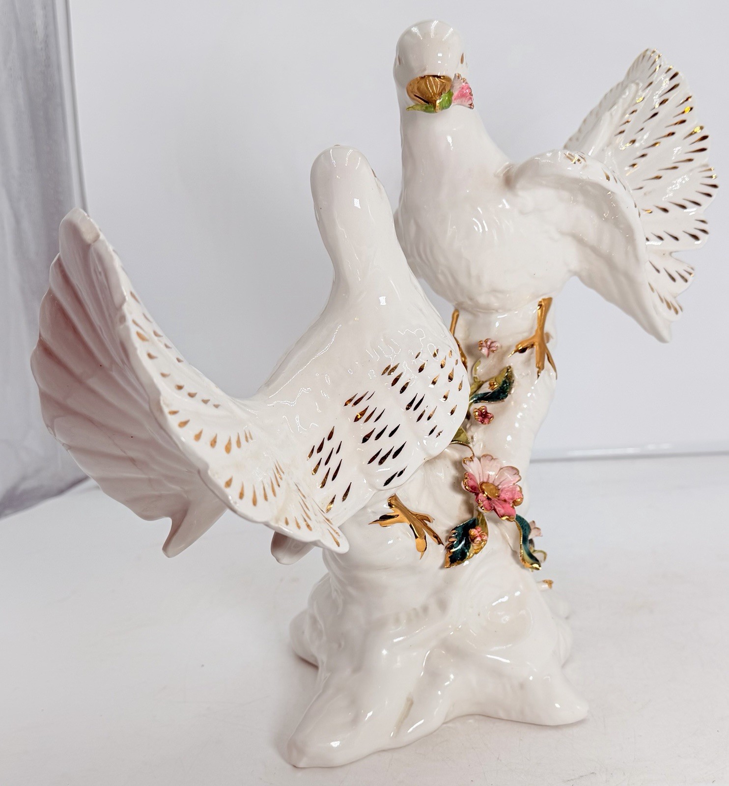 VINTAGE CAPODIMONTE LARGE DOVE LOVE BIRDS W FLOWER WEDDING FIGURINE STATUE 10″