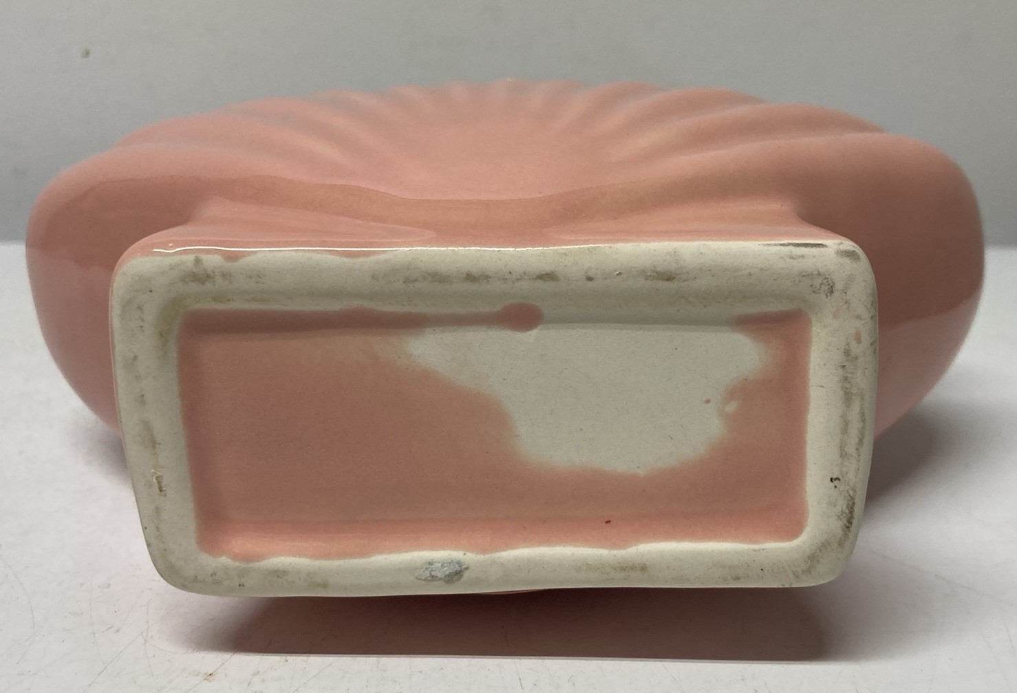Vintage Art Pottery Ceramic Clamshell Fan Vase Coral Dusty Pink 6.5” X 7” EUC