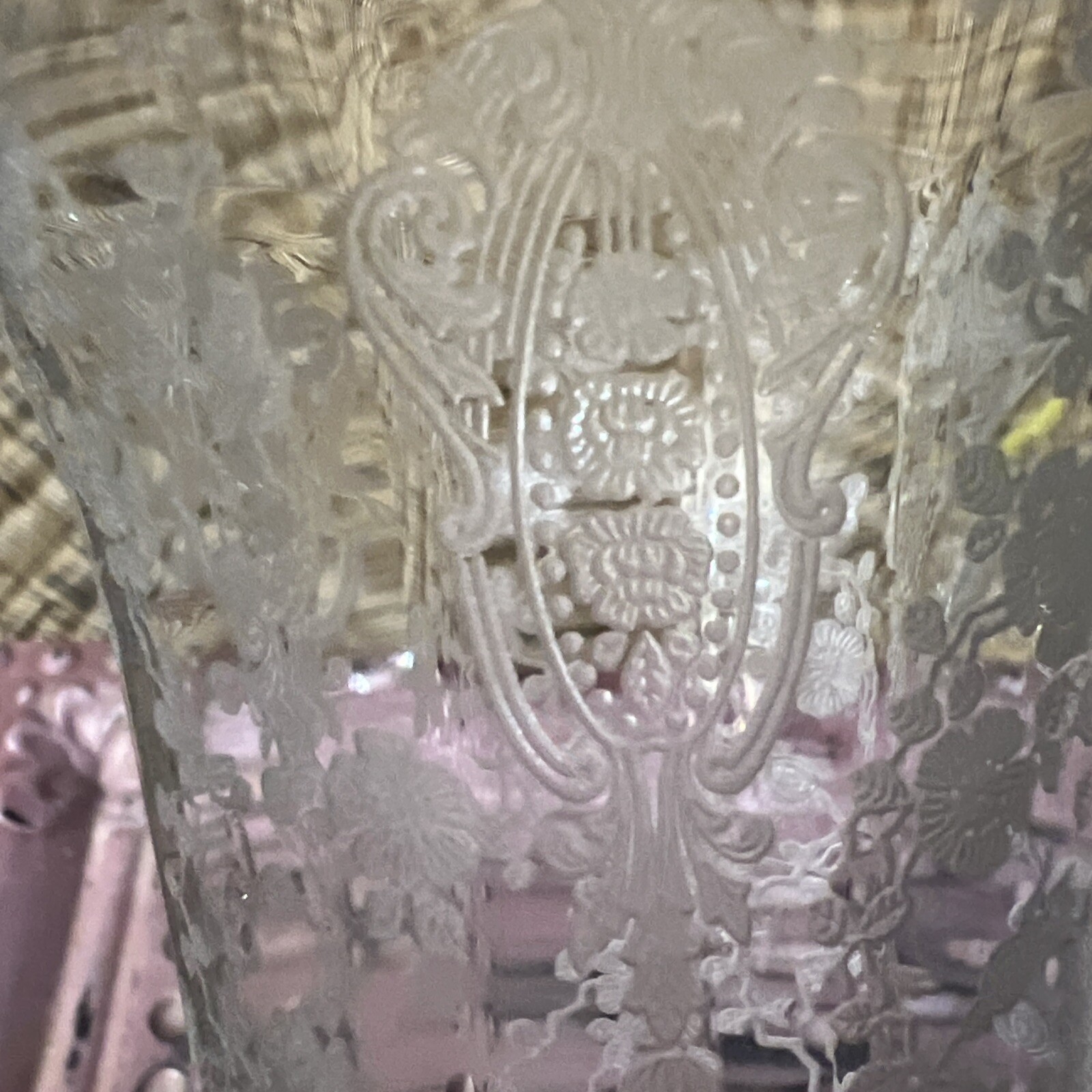 CAMBRIDGE GLASS ROSE POINT CRYSTAL #1233 10″ KEYHOLE FOOTED BLOWN ETCHED VASE