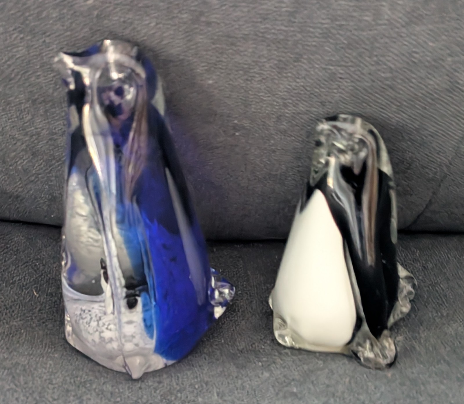 Cobalt Blue Art Glass Mother Penguin w/ Babies Figurine Paperweight 5.5″