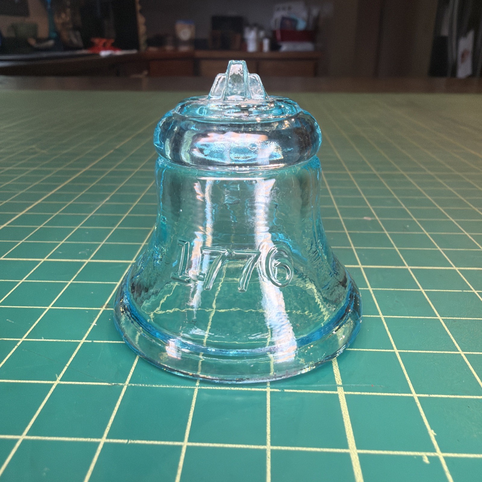 Degenhart Glass Sapphire Blue 1776 – 1976 Bicentennial Bell Figurine Vintage