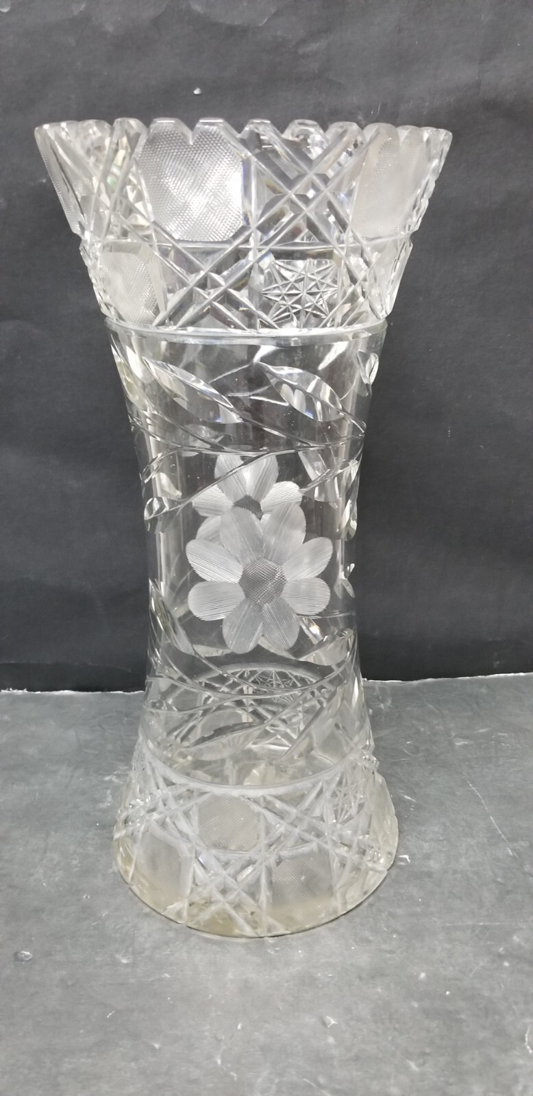 ABP WHEEL CUT GLASS DAISY LEAVES STAR OF DAVID CRYSTAL CORSET VASE 12″