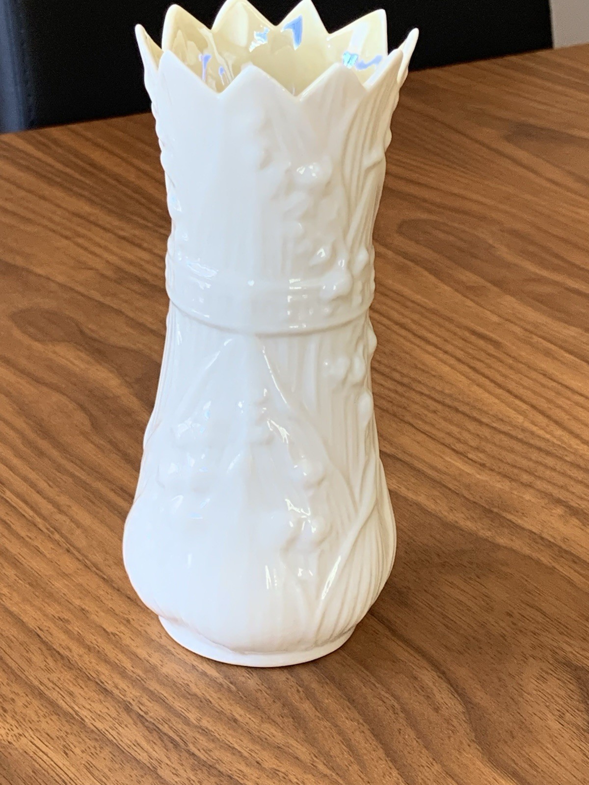 Vintage Belleek Lily of the Valley Flower Vase 6th Mark 1965-1980 Ivory 6.5 inch