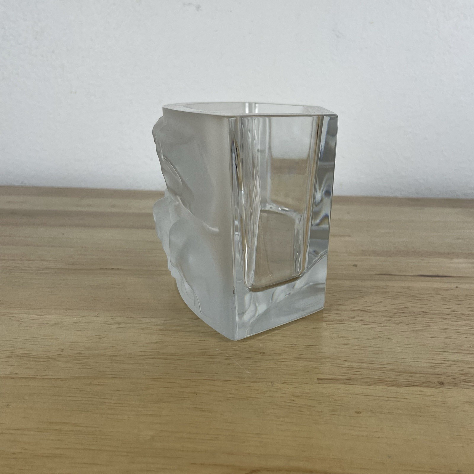 Baccarat Thomas Bastide Frosted Crystal Glass Elephants Vase Made In France 9”