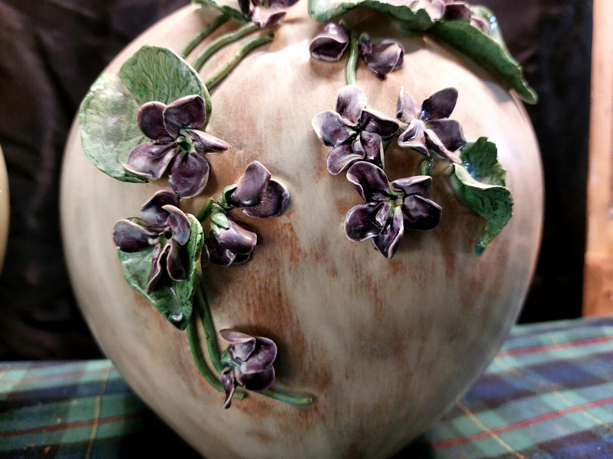 PAIR Hand Thrown Round Vases Violets & Leaves True to Nature Life-Like 9″Dia