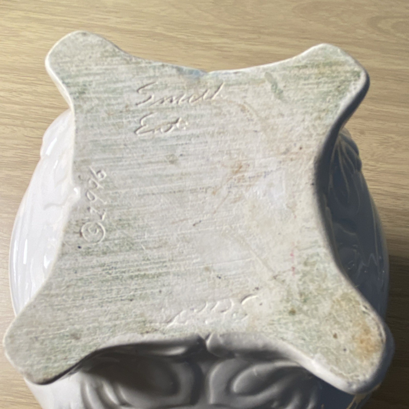 Vintage Rococo Revival style ceramic planter/vase, inspired by 19t Old Paris