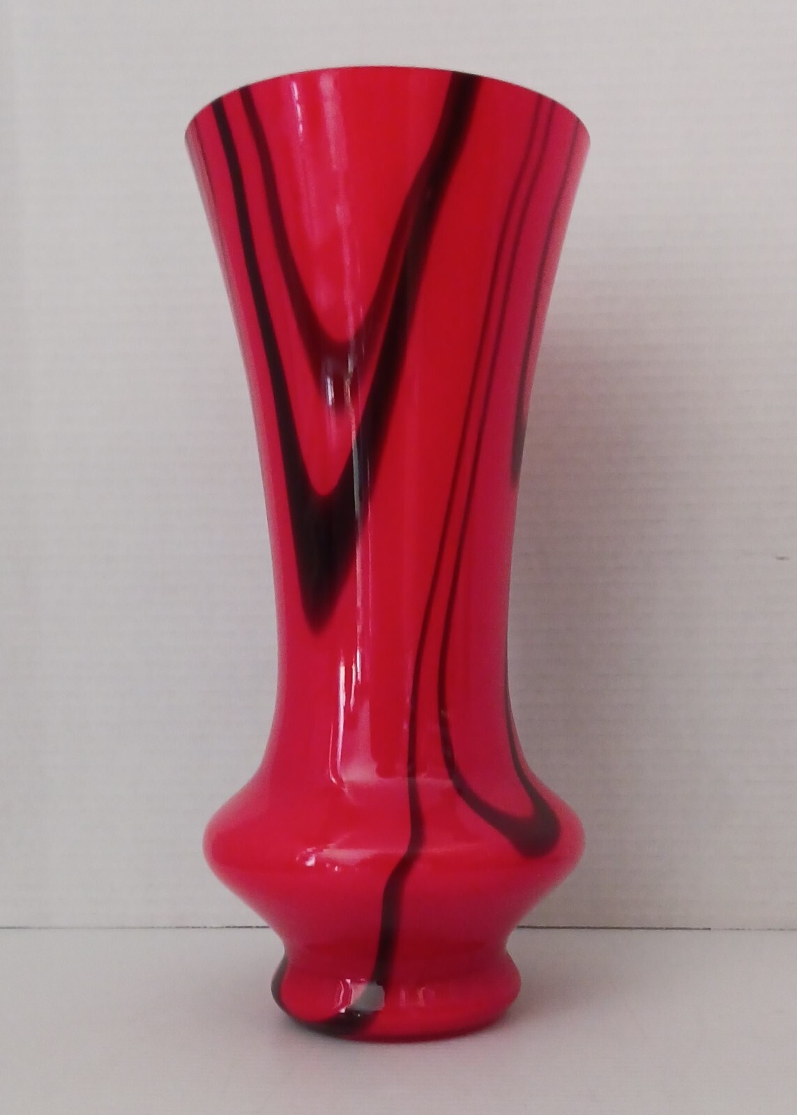 Beautiful Hand Blown Glass Abstract Vase Unmarked Red & Black 11.75″ Tall
