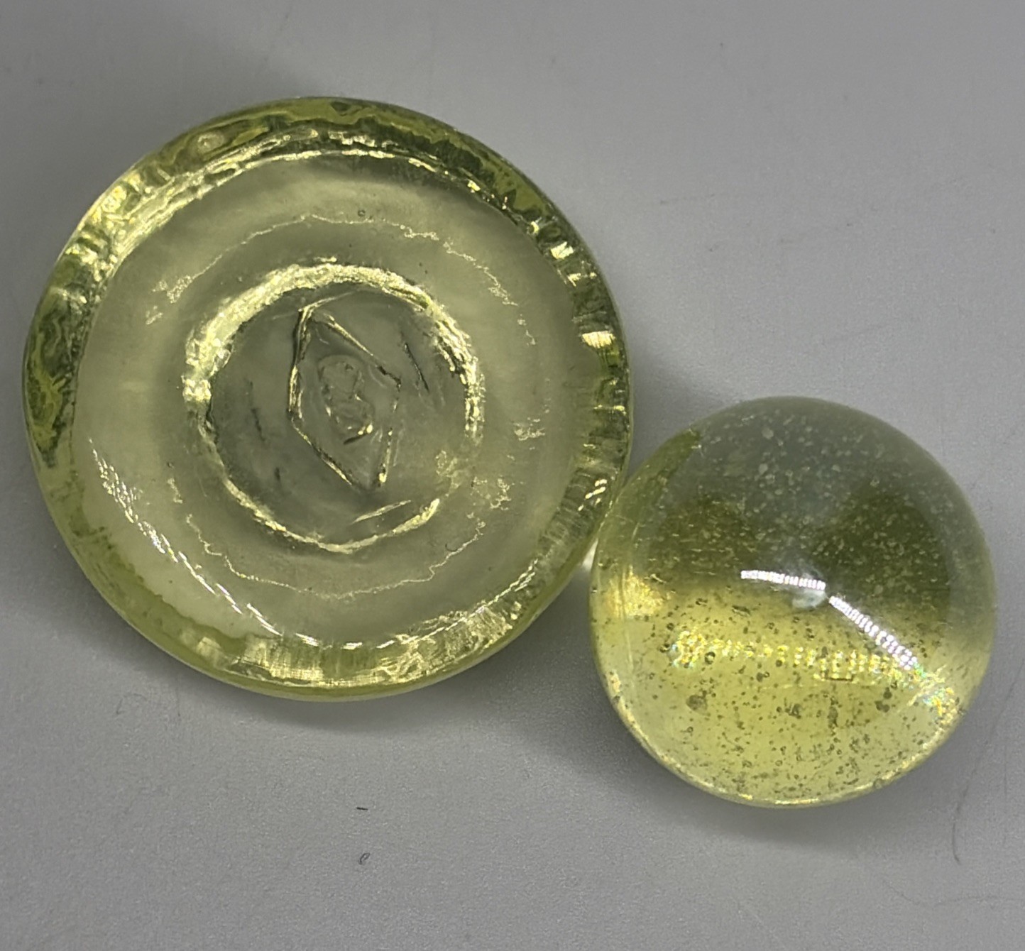 Boyd Marble Holder 1.5″ Vaseline Uranium Glass UV Glow w/ 1″ Shooter Marble HTF