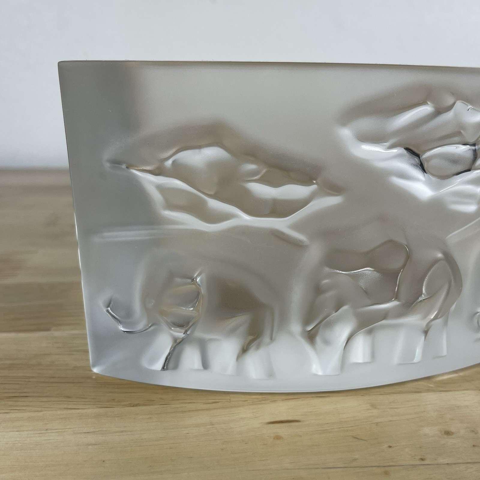Baccarat Thomas Bastide Frosted Crystal Glass Elephants Vase Made In France 9”