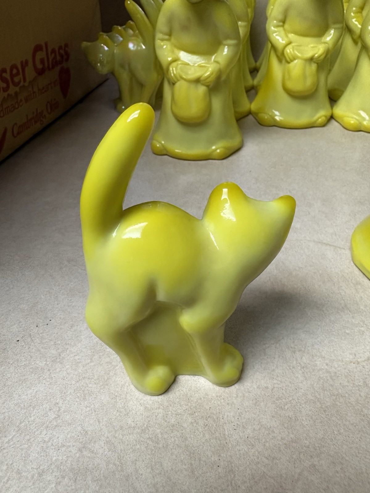 Fenton Glass Dandelion Yellow Halloween Scaredy Cat Kitten Figurine Mosser Glows