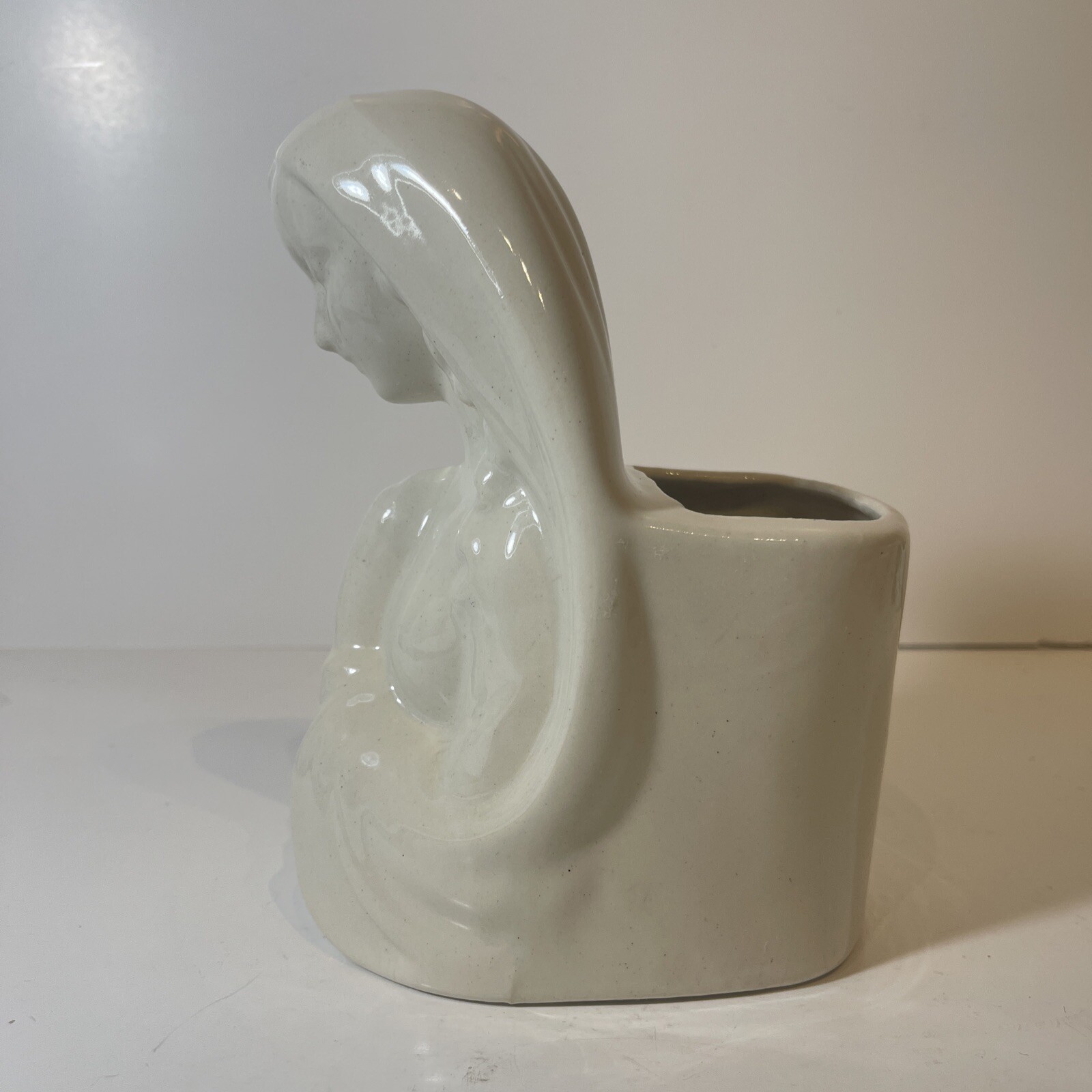 Haeger Art Deco Praying Virgin Mary Madonna Christianity Beige 8″Hx6″W Planter