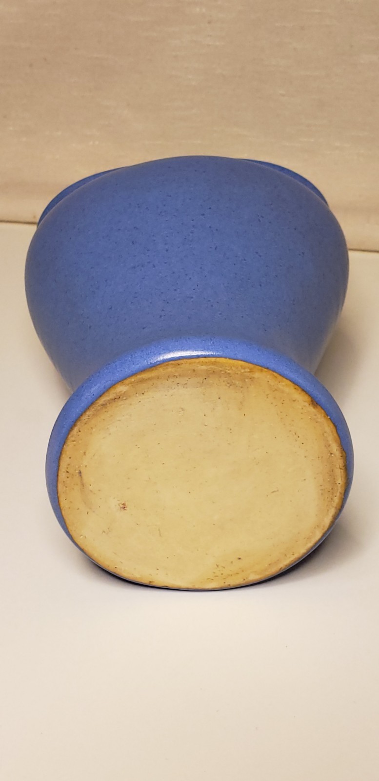 Niloak Pottery Vase. Hywood Handthrown Wheel Turned Vase by NILOAK. 1930s Matte