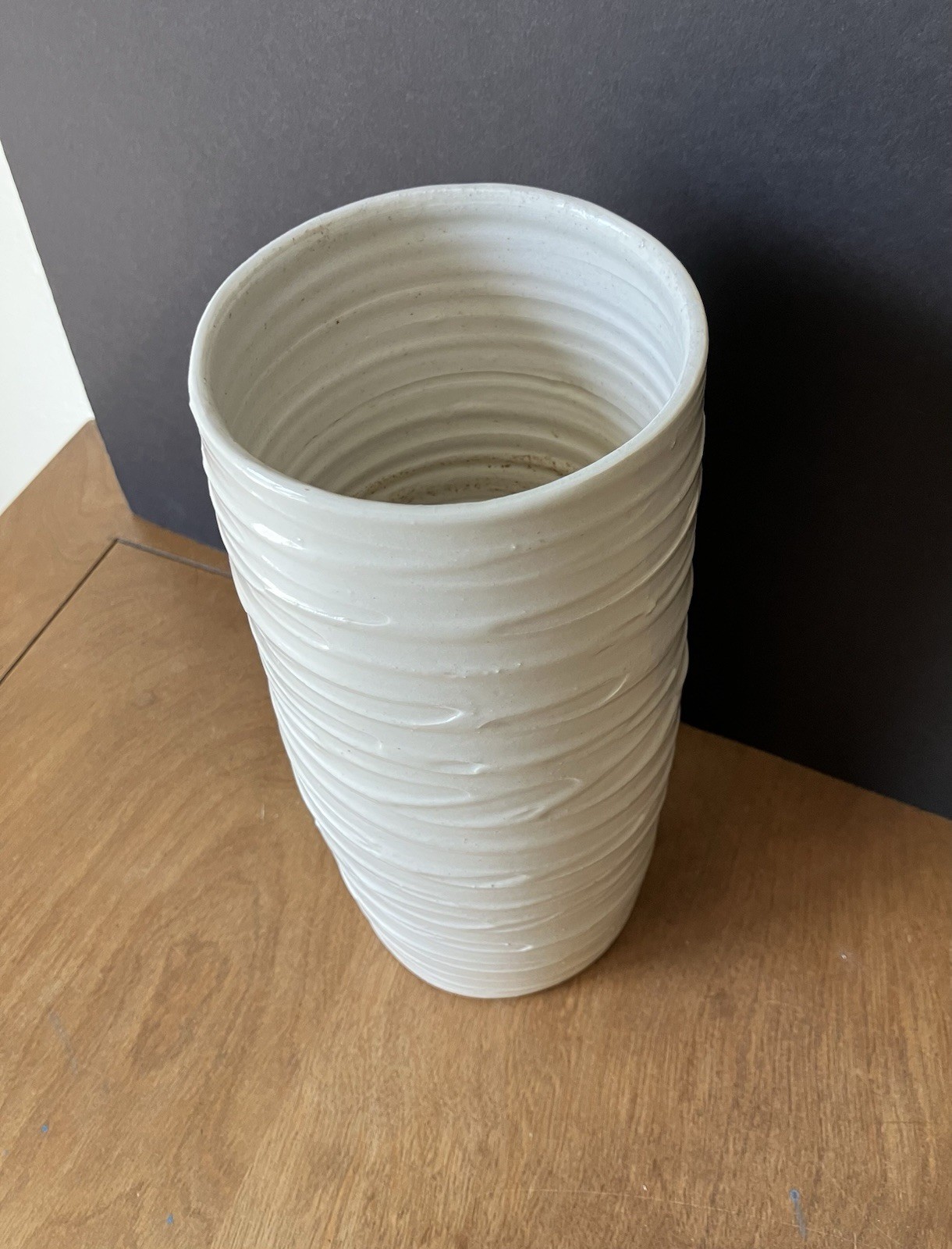 Vintage Isabelle Soule studio pottery 9 3/8 tall vase art unusual white NW