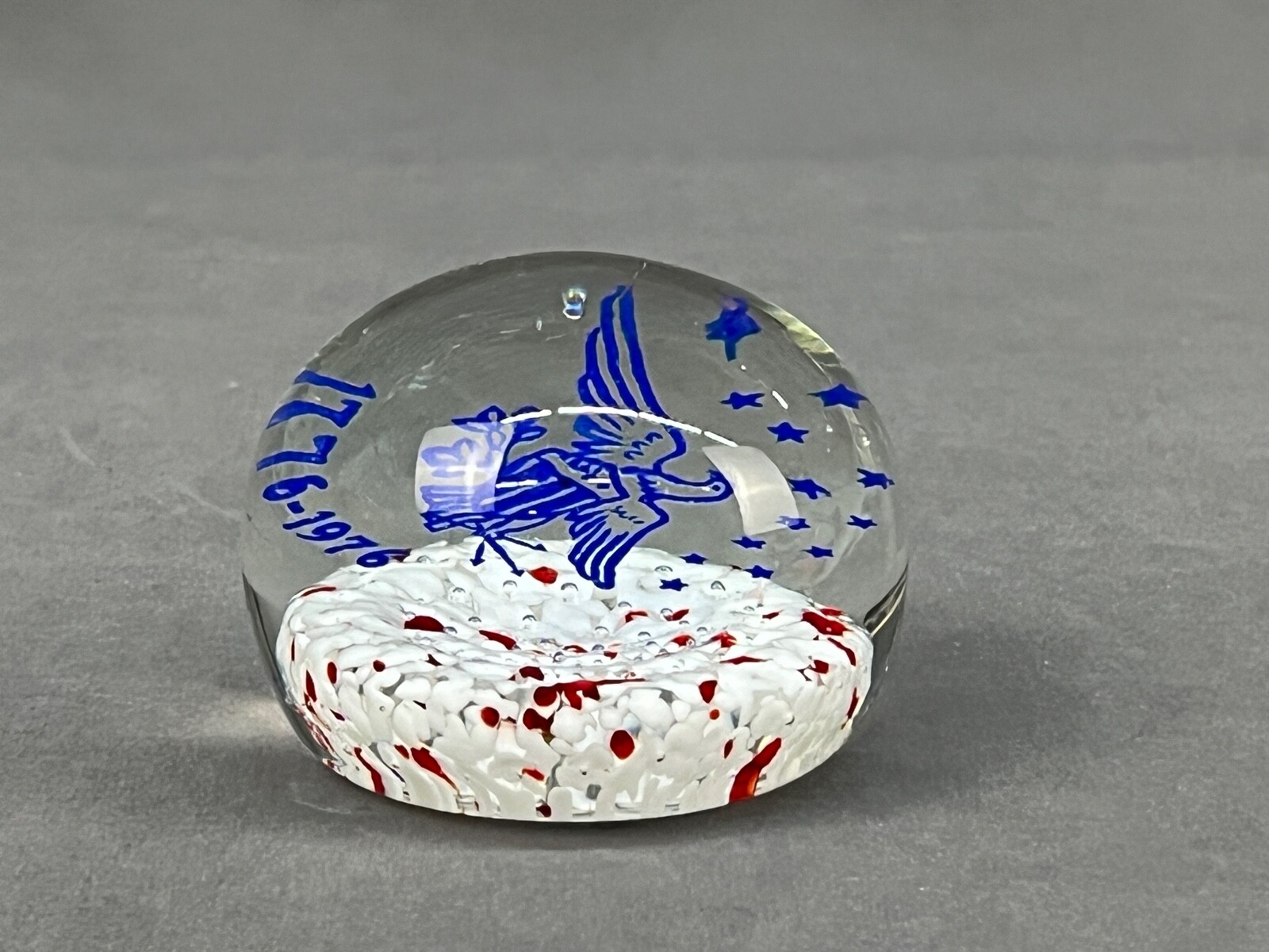 John Gentile American Bicentennial Eagle 1776-1976 Glass Paperweight Signe; Mint