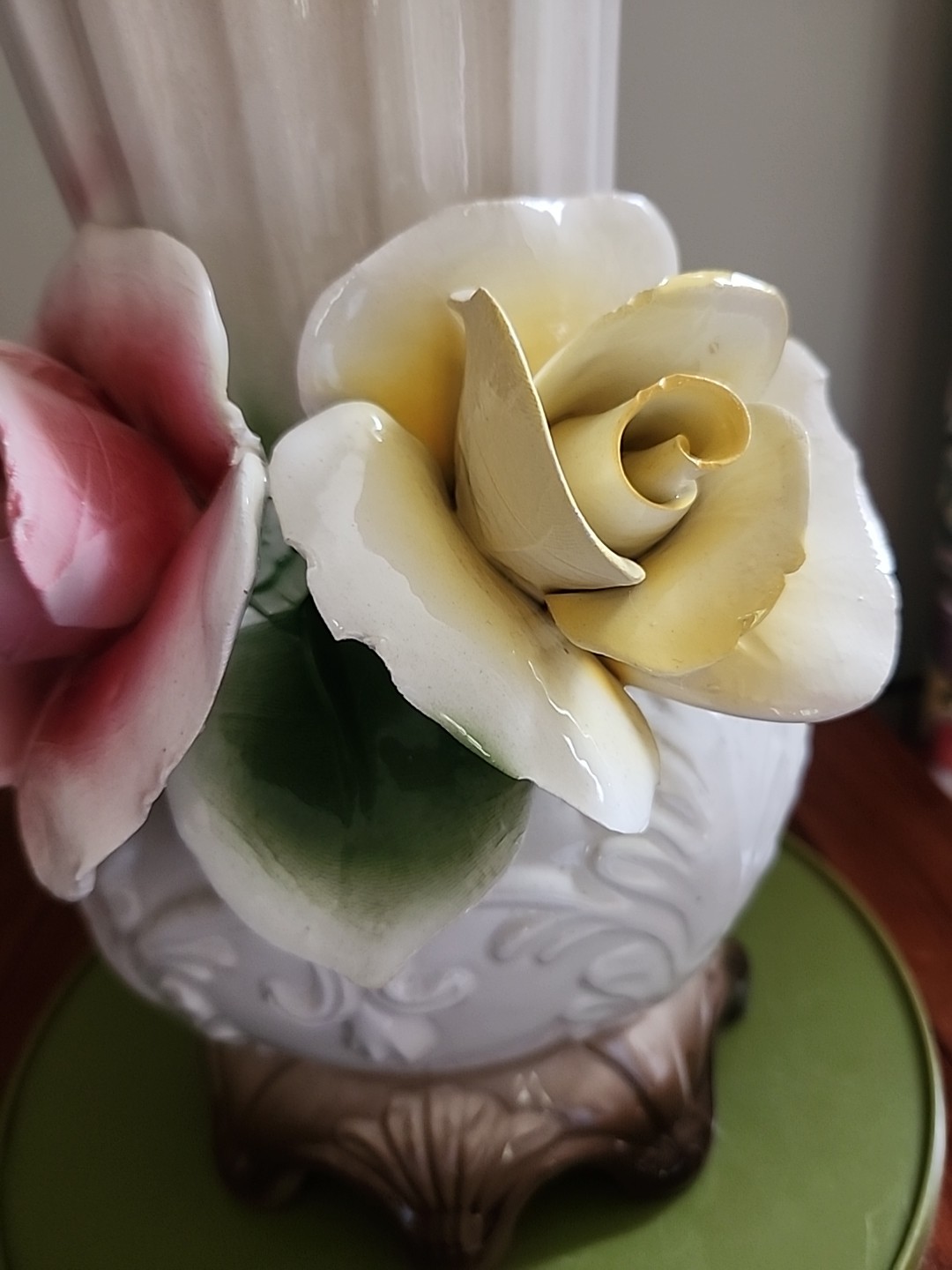 VINTAGE ITALIAN MADE NUOCA CAPODIMONTE VASE PINK AND YELLOW FLOWERS 14.5” A5-23