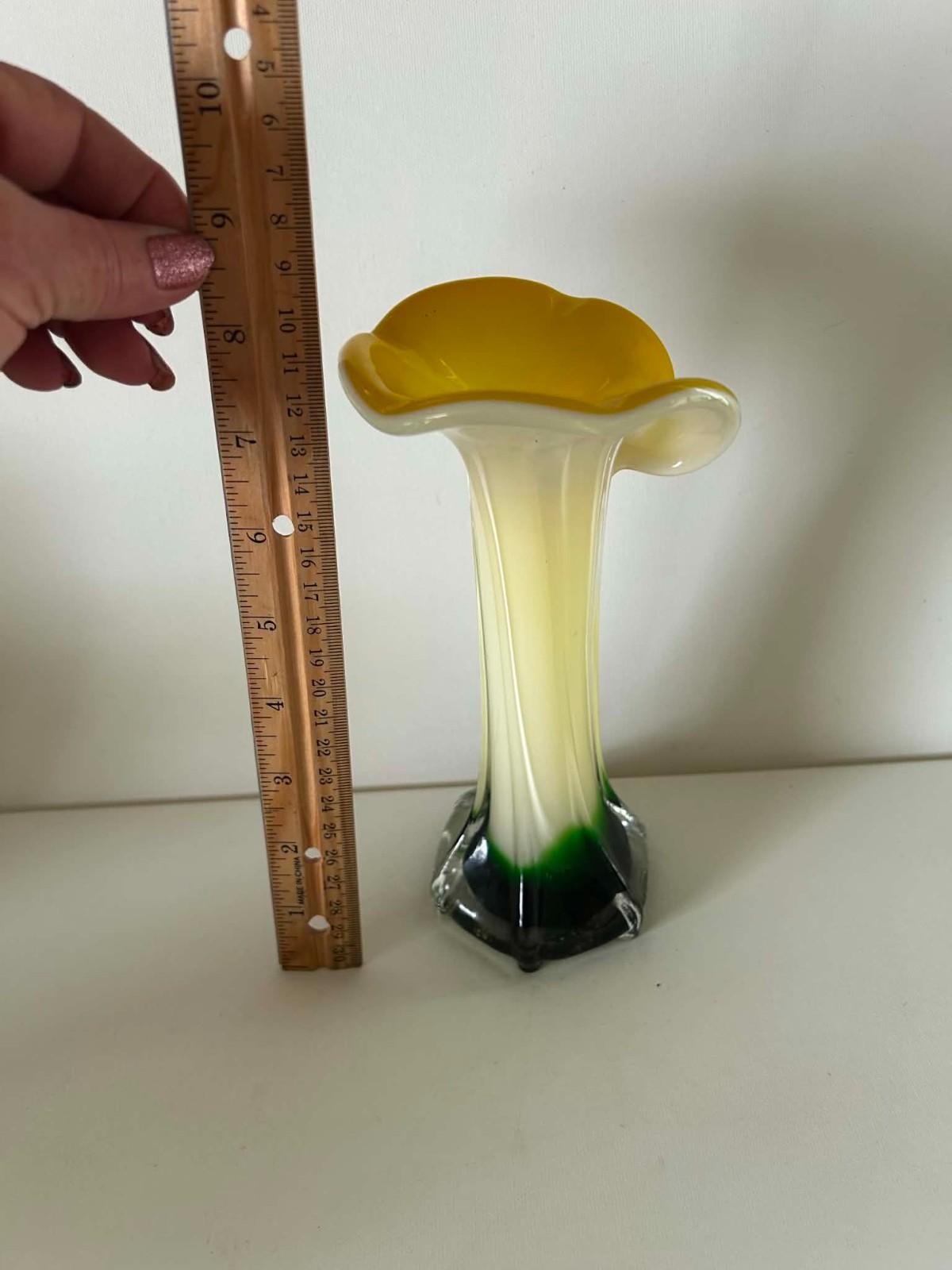 Vintage Calla Lily Jack-in-the-Pulpit Vase Yellow, White & Green 8″ Art Glass