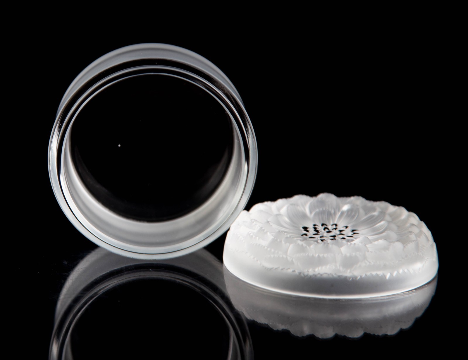 Lalique Dahlia Round Box & Lid 3.5″ Vintage Crystal France Signed