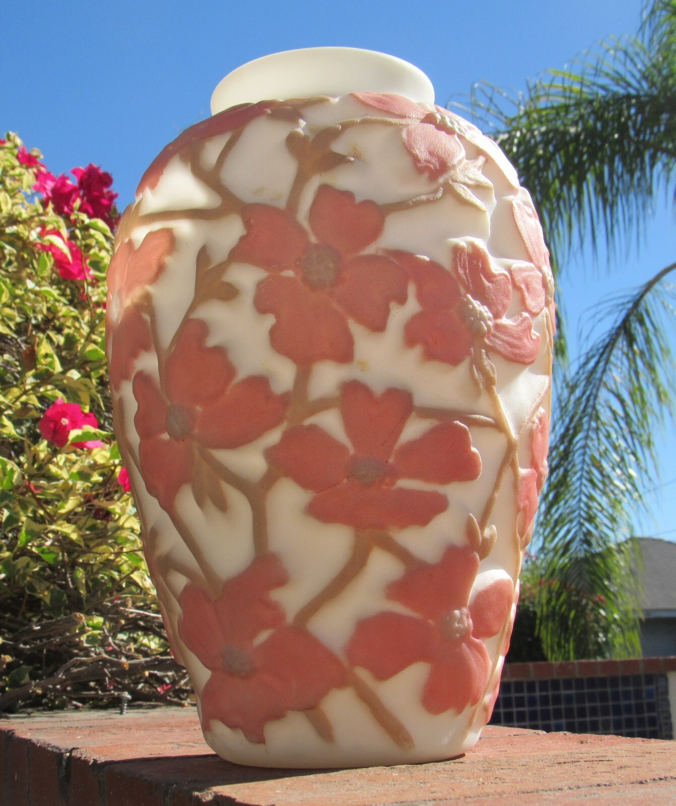 PHOENIX CONSOLIDATED 10 3/4″ DOGWOOD VASE 100% MINT