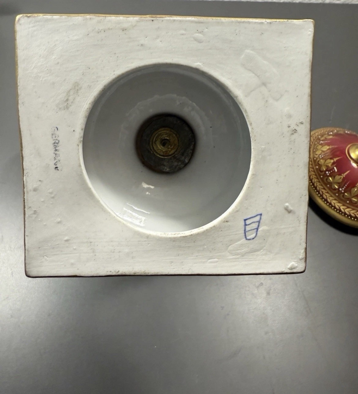 Amazing Antique German Royal Vienna Porcelain Swan Handle Covered Urn Red/Gold⚡️