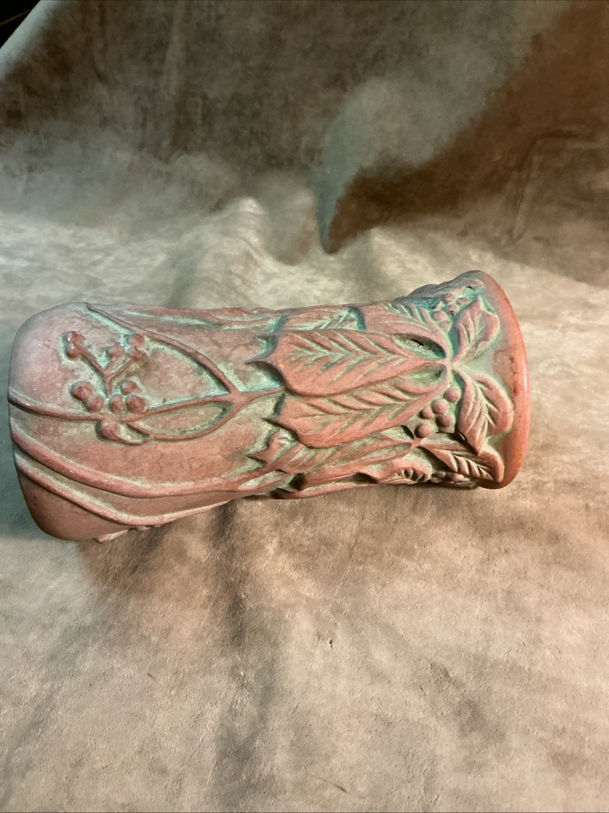Vintage peters & Reed Moss Aztec terra-cotta art pottery Ohio berries &leaf Vase
