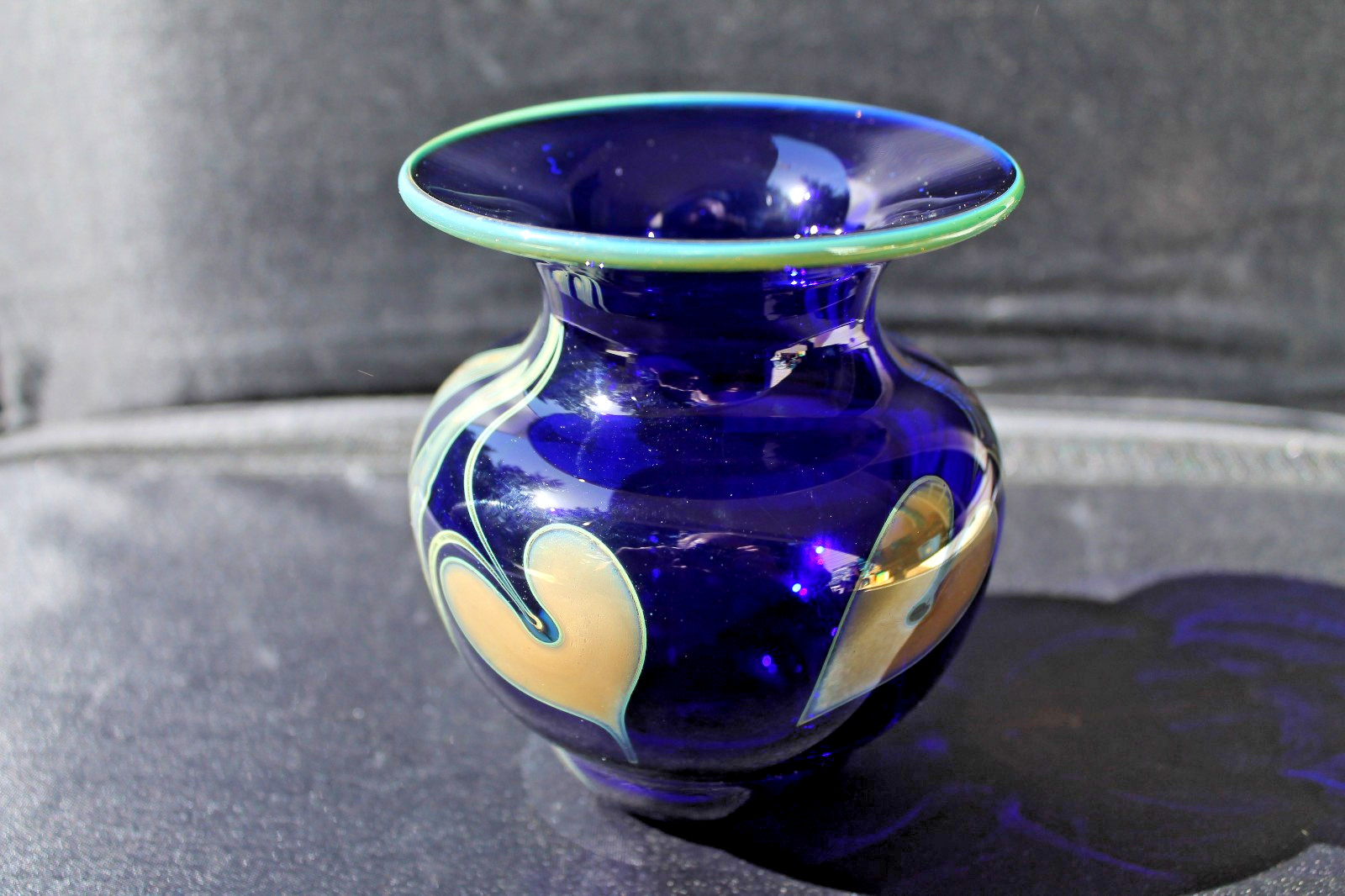 1988 Eric Brakken Iridescent Hearts, Vines Vase Signed Seattle Glasshouse Studio