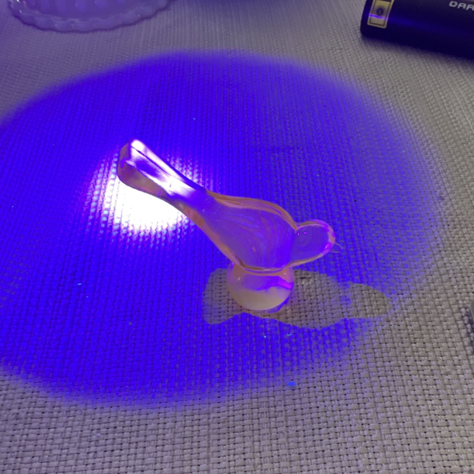 Wilkerson Glass Hand Blown UV glow bird Figurine Glossy Finish ~3 Inch