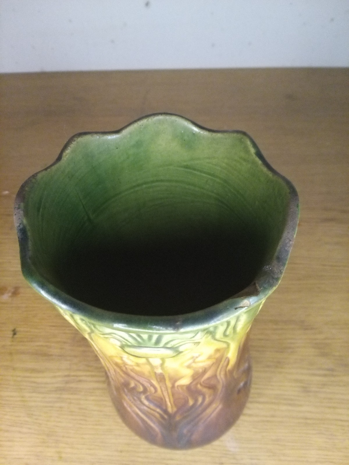 Vtg Floral Weller Art Nouveau Blended Majolica Vase 8 1/2″ tall 4″ in Diameter