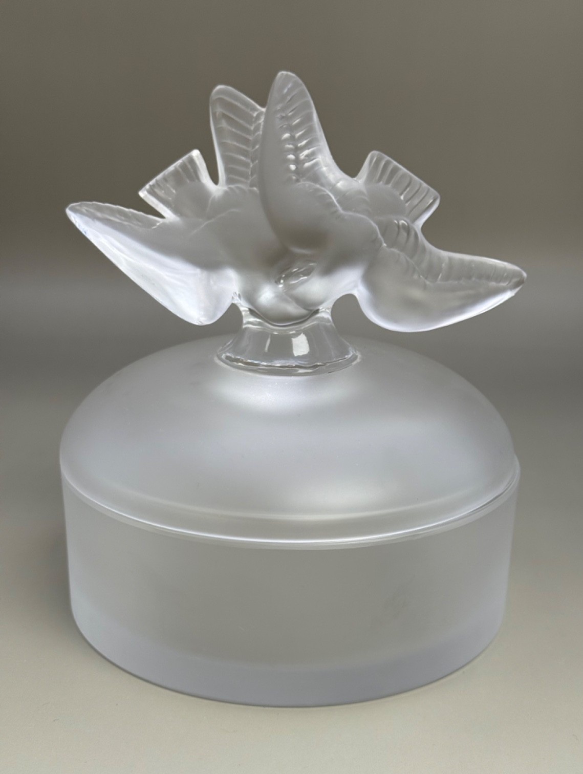 Retired Lalique Paris Frosted Crystal Dove’s Powder Box for Nina Ricci France