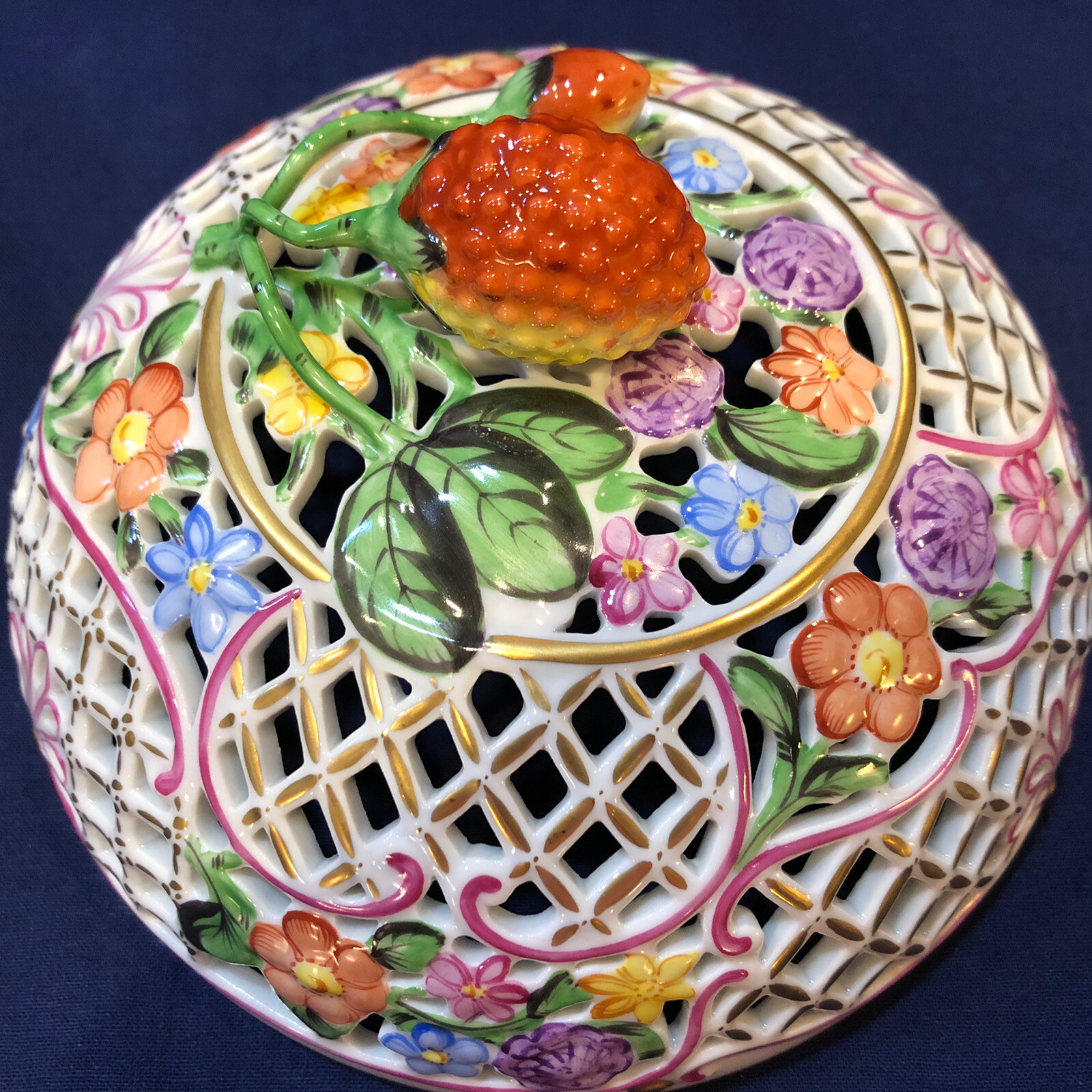 Herend Large 6212 Reticulated / Openwork Pierced Ball Potpourri Bonbon Box 6”