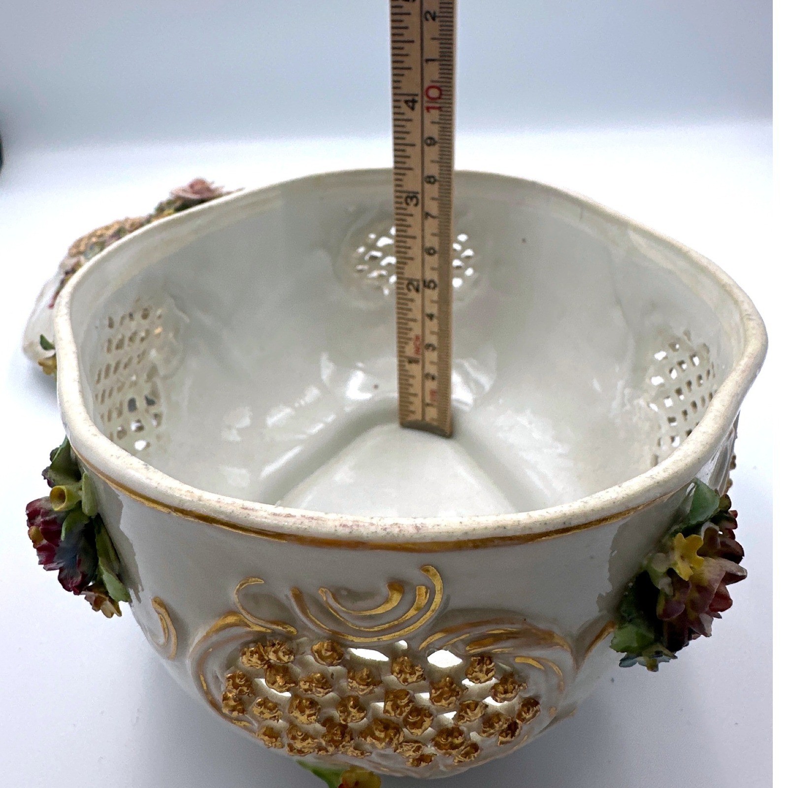 Vtg Porcelain Applied Flowers on Lid Oval Trinket Box Jewelry Container Germany