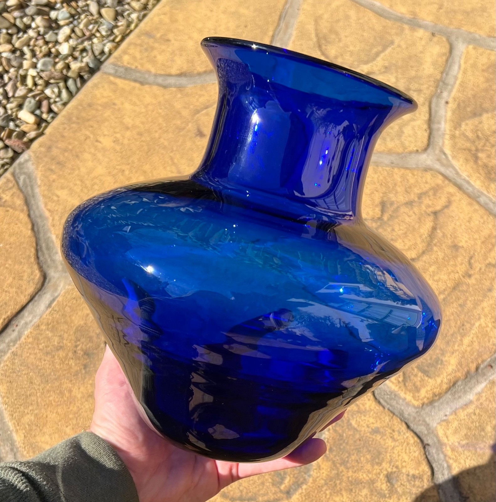 BLENKO 9635 SAPPHIRE BLUE COBALT ART GLASS VASE VINTAGE 9.25″ TALL 9.5″ DIAMETER