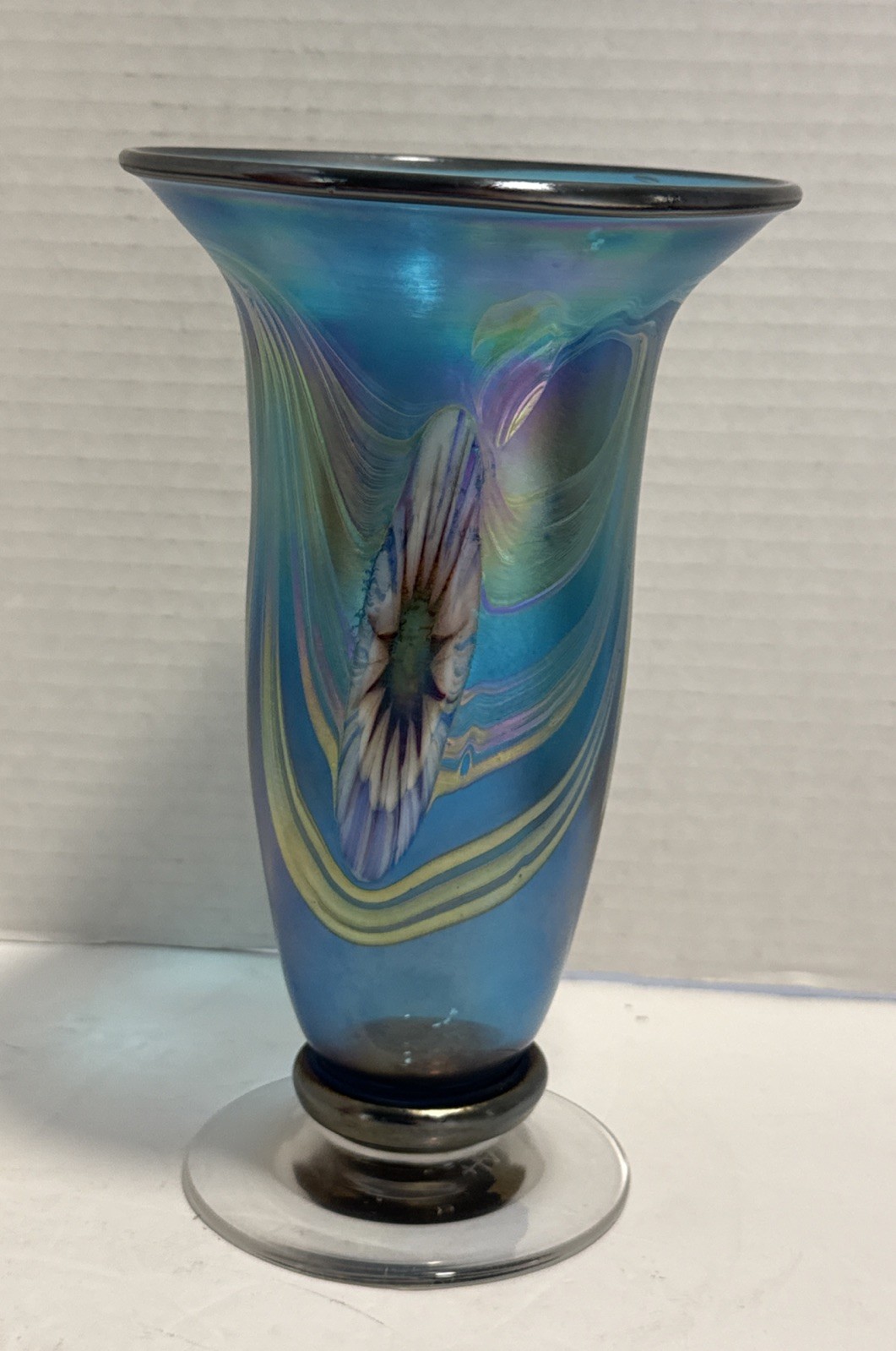 Herb A Thomas “HAT” Iridescent Peacock Feather Glass Vase 8″