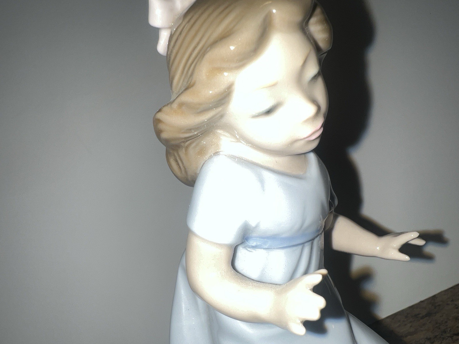 FINE NAO FOR LLADRO PORCELAIN FIGURINE No 1027 ~ GIRL WITH PUPPY ~mint Cond.