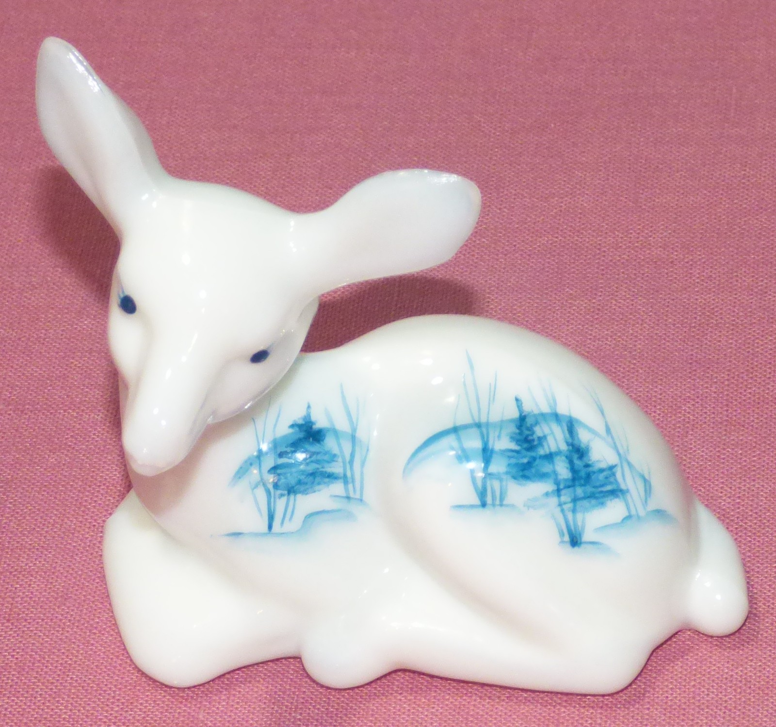Fenton White Milk Glass Deer Fawn Winter Enchantment Christmas Sue Jackson Blue