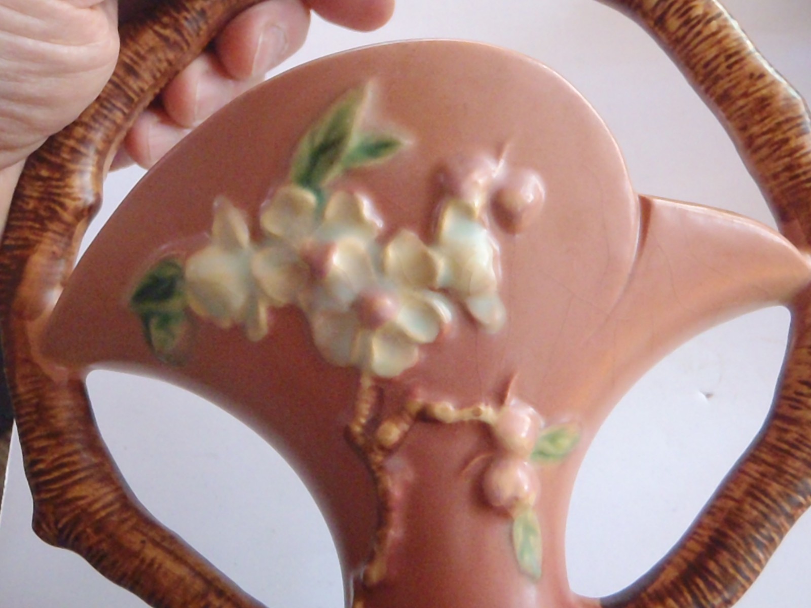 ROSEVILLE PINK APPLE BLOSSOM 8 3/4″ FLORAL BASKET MOLD 309-8 – NO DAMAGE