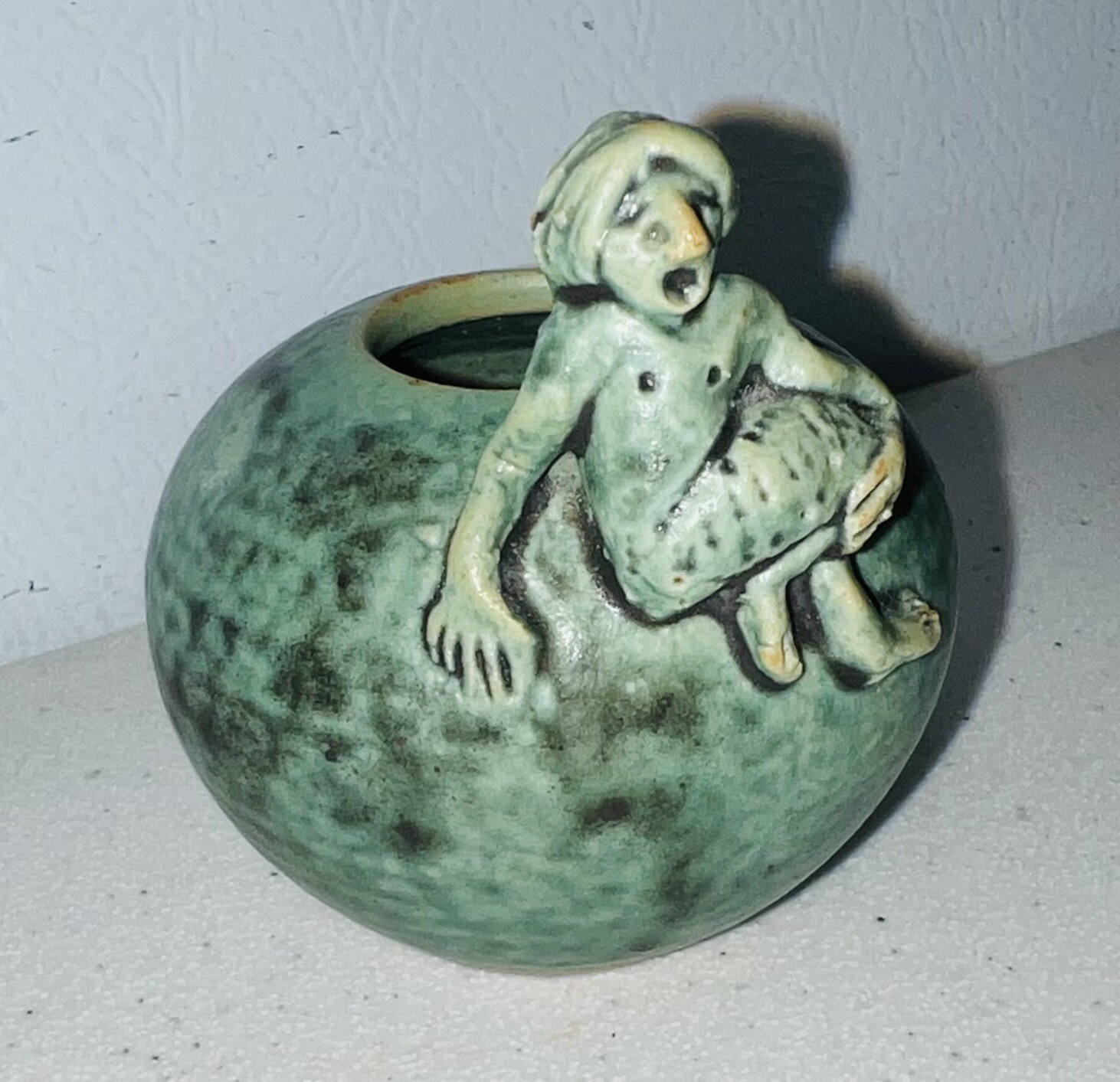 RARE Vintage 3d Art Pottery Indonesia Vase VFL4C