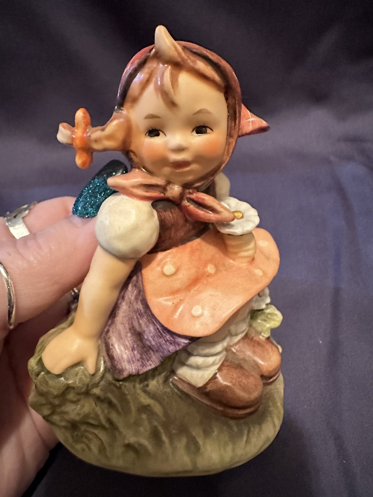 Goebel Hummel Figurine 459- 3 3/4”- In The Meadow-Sommerwiese