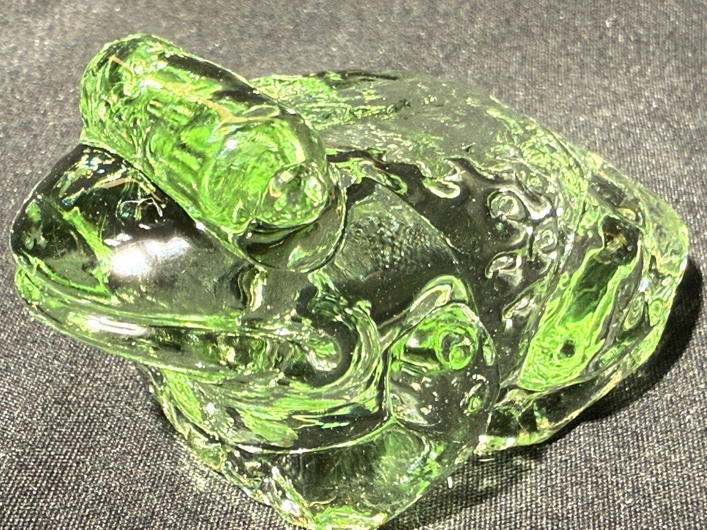 green Vaseline uranium glass Jeremy Frog Toad paperweight magnesium selenium art