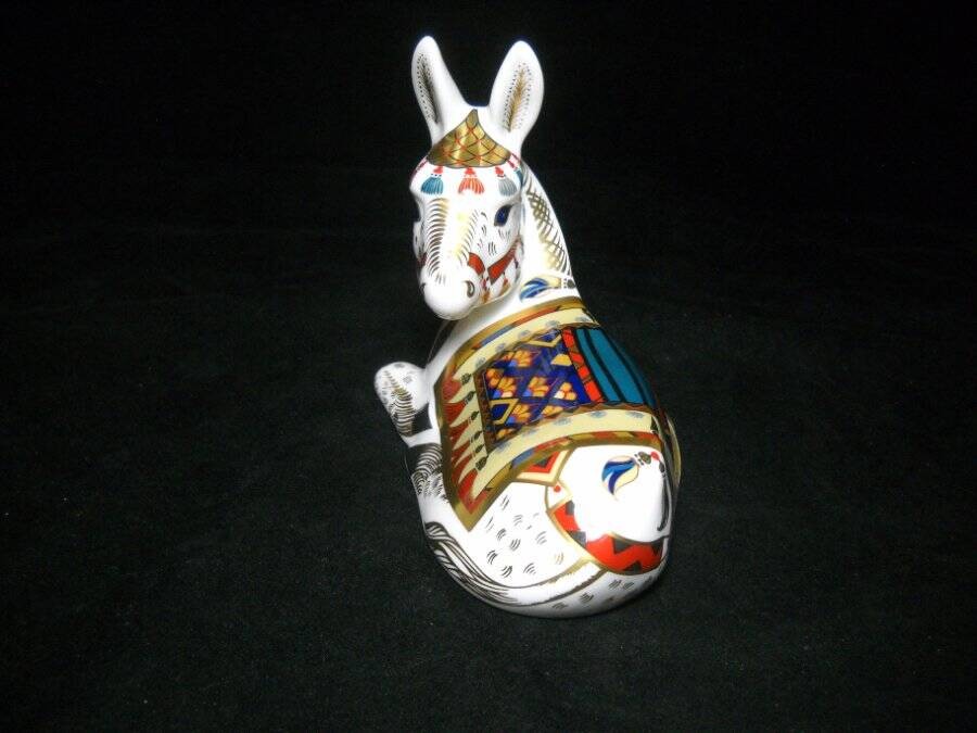 Royal Crown Derby Donkey (Thistle) Paperweight/Figure 4 1/2′” x 5 3/4″ Excellent