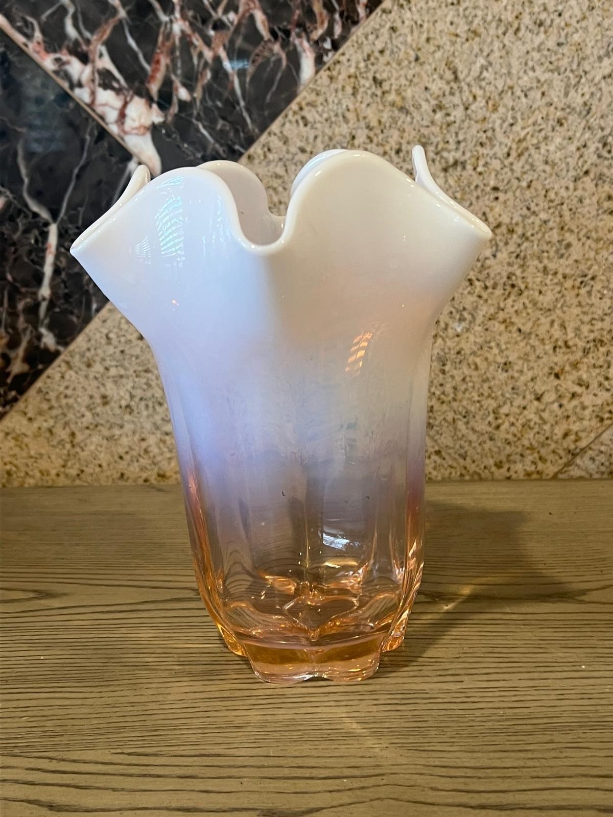 VTG Hand Blown Art Glass White & Peach Opalescent Canterbury Ruffle Vase 8 1/2″