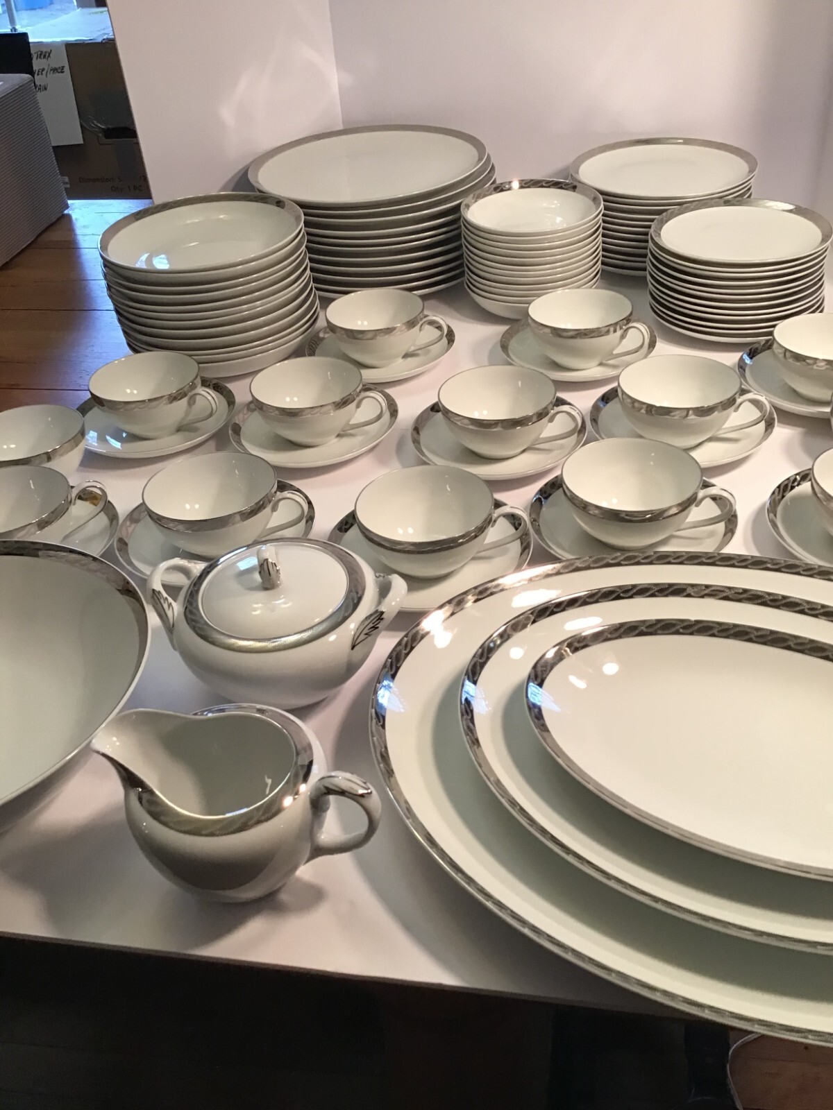 Fukagawa Arita Japan #917 Hand-Painted 94 Pc Dinnerware Set Service for 12 Set