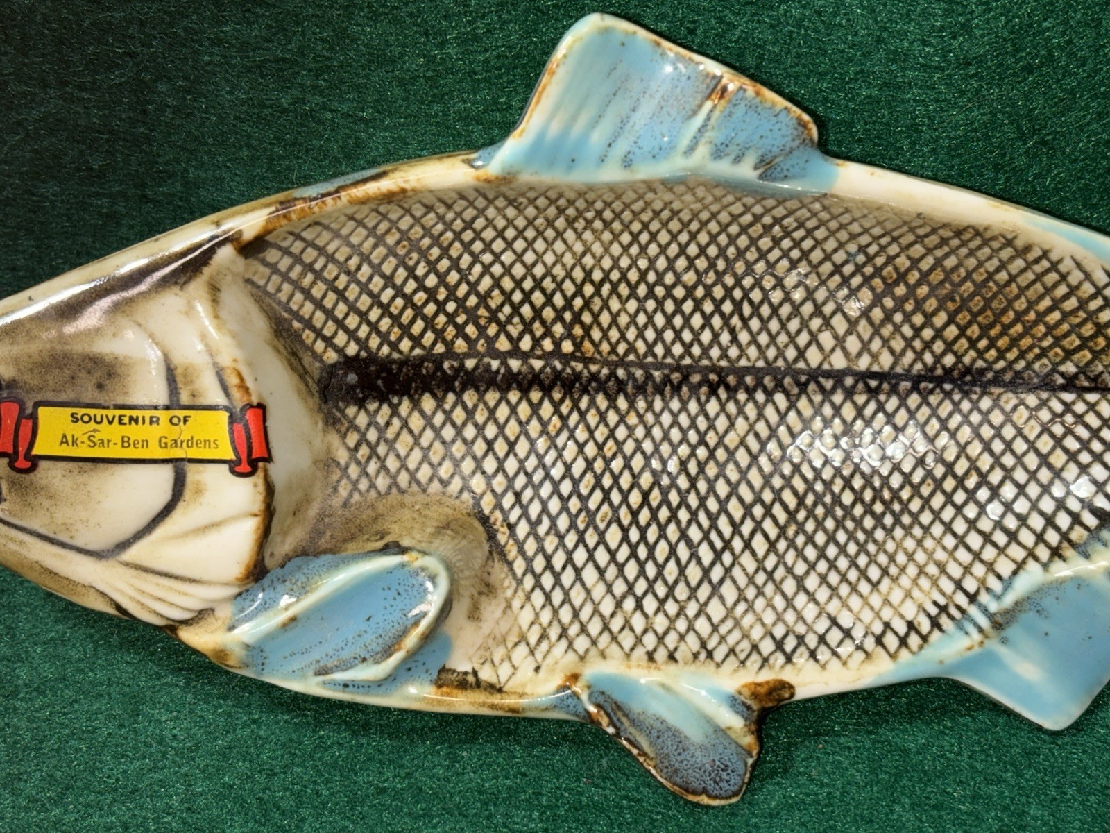 RARE!!! VINTAGE 8 3/4” AK-SAR-BEN GARDENS GLOSSY CERAMIC FISH ASHTRAY MINNESOTA