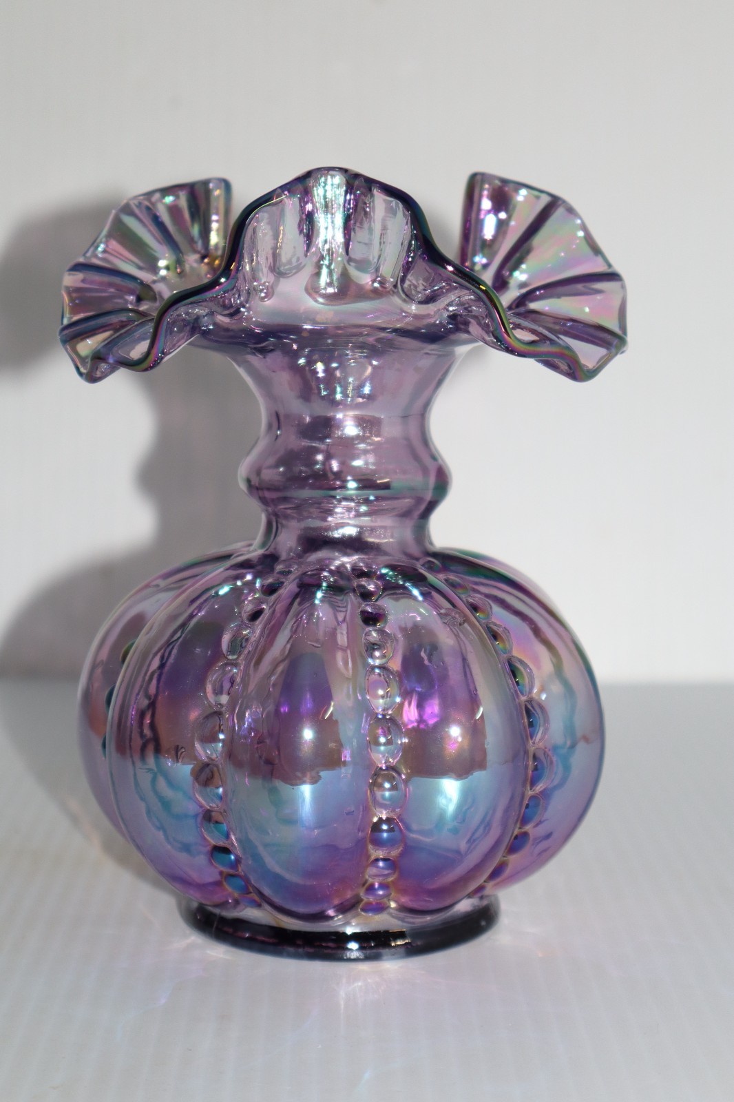 FENTON PURPLE IRIDESCENT CARNIVAL GLASS MELON RIB VASE 5 3/4″ TALL