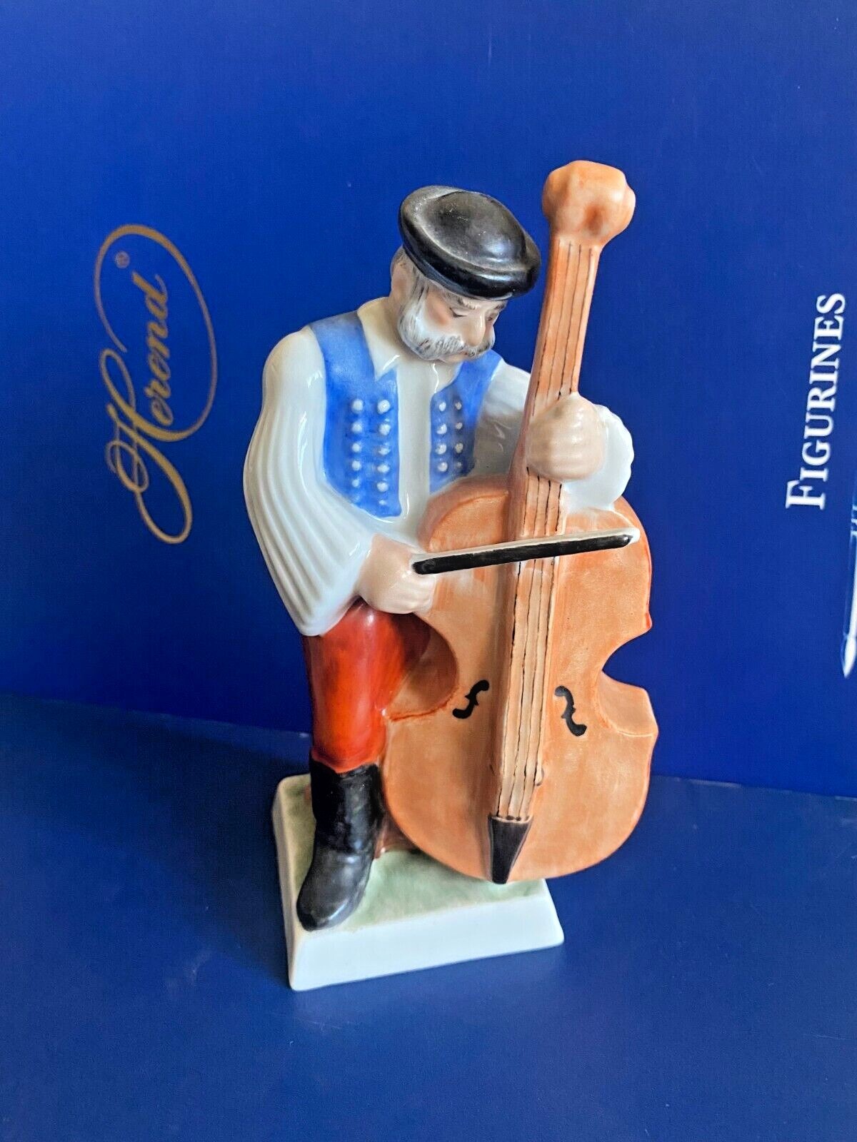 HEREND PORCELAIN HANDPAINTED MISICIAN FIGURINE 5411 (WEDDING SERIES)