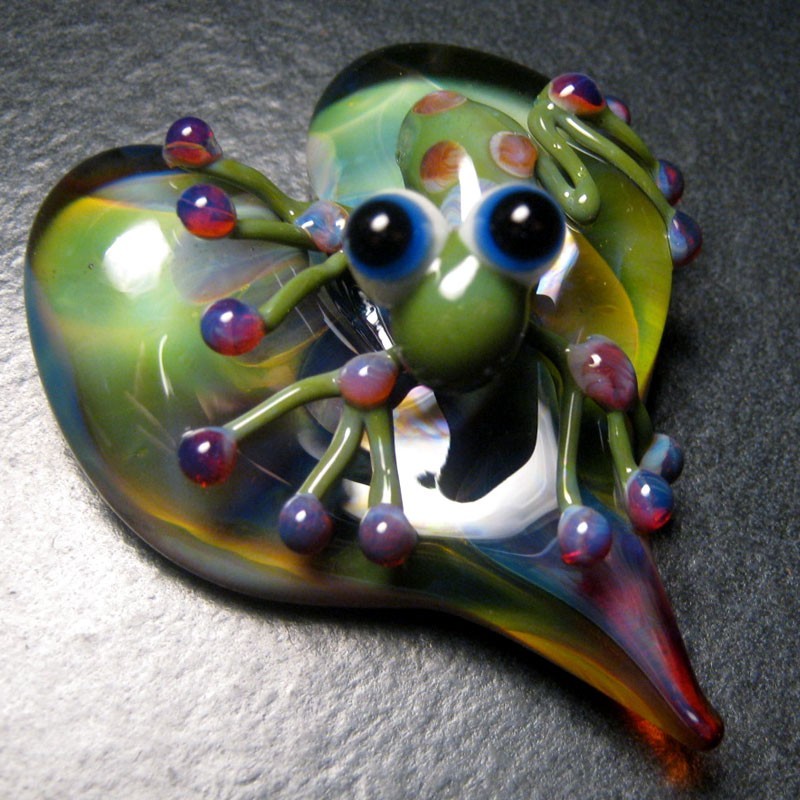 Boomwire – Glass Heart Frog mini paperweight lampwork art handmade figurine